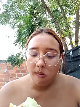 Snapshot of young_dairy01 chatting on February 18, 2026, 12:23 pm young dairy01 online show from February 18, 2026, 12:23 pm