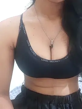 Meenu rani6 online show from February 11, 2026, 5:40 pm