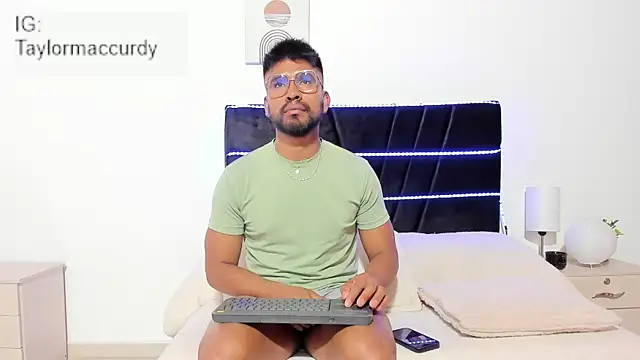 Taylormaccurdy  online show from January 17, 2026, 2:22 pm