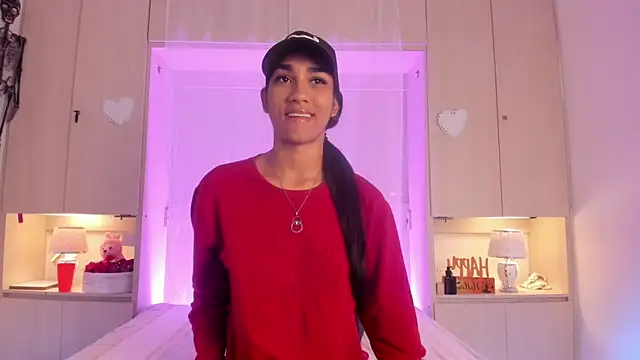 AnahiCollins online show from October 17, 2025, 11:57 am