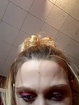 Snapshot of Queen2454 chatting on January 19, 2026, 2:21 pm Queen2454 online show from January 19, 2026, 2:21 pm