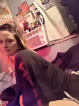 Snapshot of Queen2454 chatting on February 18, 2026, 10:00 am Queen2454 online show from February 18, 2026, 10:00 am