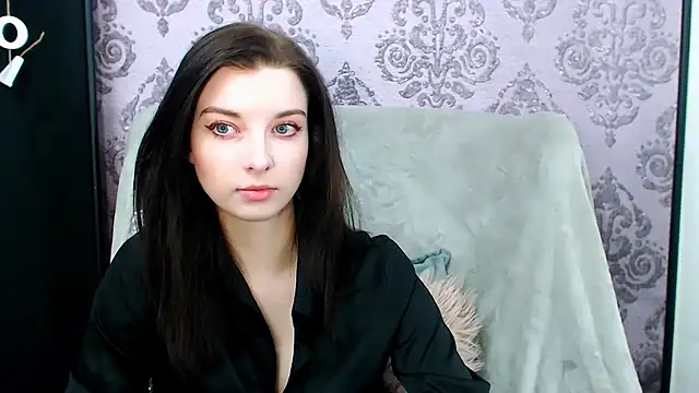 DominantLuna online show from February 2, 2026, 8:18 pm