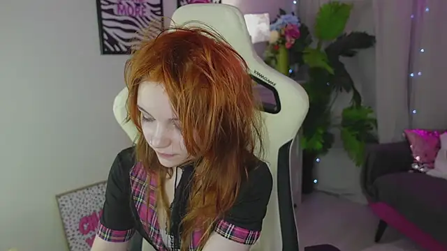 Staymonica online show from February 12, 2026, 1:28 pm