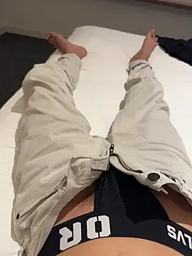 HenryLee1983-cums online show from November 26, 2025, 2:40 pm