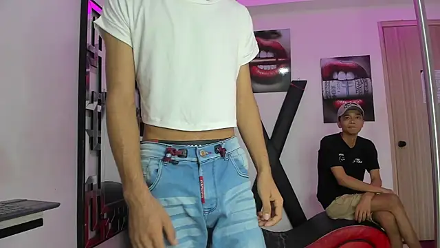 Snapshot of VERY_HOT_GUYS chatting on November 28, 2025, 1:14 pm VERY HOT GUYS online show from November 28, 2025, 1:14 pm