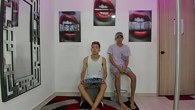 Snapshot of VERY_HOT_GUYS chatting on December 1, 2025, 1:27 pm VERY HOT GUYS online show from December 1, 2025, 1:27 pm