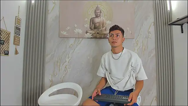 Snapshot of VERY_HOT_GUYS chatting on December 20, 2025, 1:29 pm VERY HOT GUYS online show from December 20, 2025, 1:29 pm