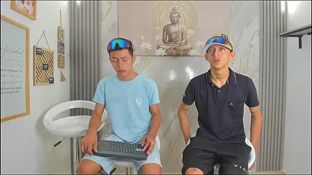 Snapshot of VERY_HOT_GUYS chatting on January 7, 2026, 1:13 pm VERY HOT GUYS online show from January 7, 2026, 1:13 pm