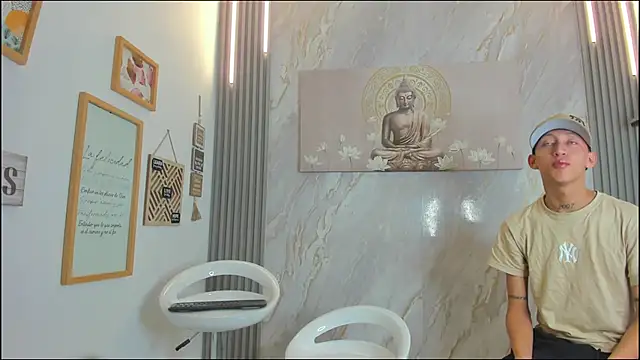 Snapshot of VERY_HOT_GUYS chatting on January 14, 2026, 1:17 pm VERY HOT GUYS online show from January 14, 2026, 1:17 pm