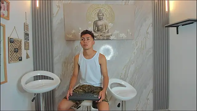 Snapshot of VERY_HOT_GUYS chatting on January 16, 2026, 1:26 pm VERY HOT GUYS online show from January 16, 2026, 1:26 pm