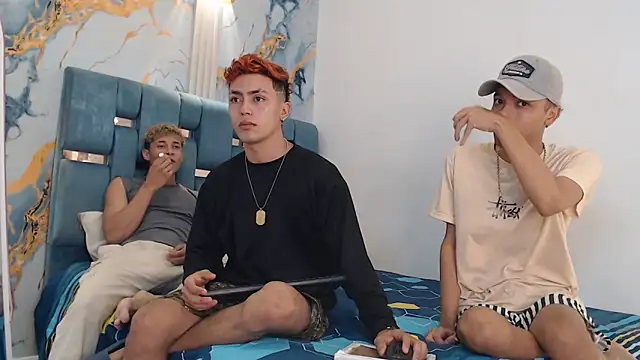 Snapshot of VERY_HOT_GUYS chatting on February 4, 2026, 1:17 pm VERY HOT GUYS online show from February 4, 2026, 1:17 pm