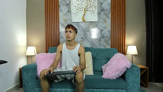 Snapshot of VERY_HOT_GUYS chatting on February 16, 2026, 1:18 pm VERY HOT GUYS online show from February 16, 2026, 1:18 pm