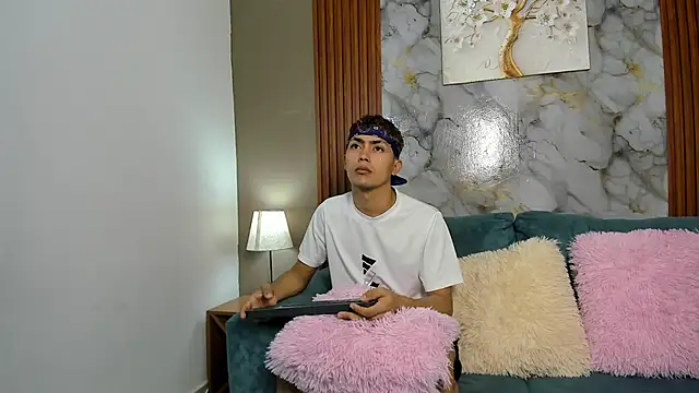 Snapshot of VERY_HOT_GUYS chatting on February 21, 2026, 1:23 pm VERY HOT GUYS online show from February 21, 2026, 1:23 pm