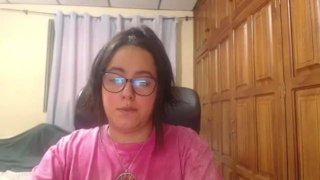 Snapshot of Venus_cat_ chatting on February 14, 2026, 2:19 am Venus cat online show from February 14, 2026, 2:19 am