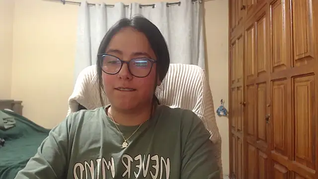 Snapshot of Venus_cat_ chatting on February 20, 2026, 2:08 am Venus cat online show from February 20, 2026, 2:08 am