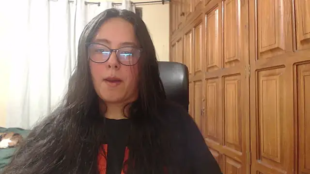 Snapshot of Venus_cat_ chatting on February 21, 2026, 3:18 am Venus cat online show from February 21, 2026, 3:18 am