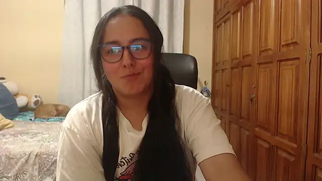 Snapshot of Venus_cat_ chatting on March 8, 2026, 3:43 am Venus cat online show from March 8, 2026, 3:43 am