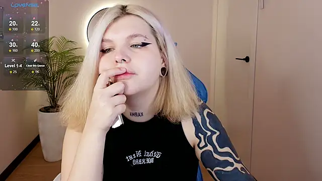 Snapshot of Shad0wPurr chatting on October 24, 2025, 2:08 am Shad0wPurr online show from October 24, 2025, 2:08 am