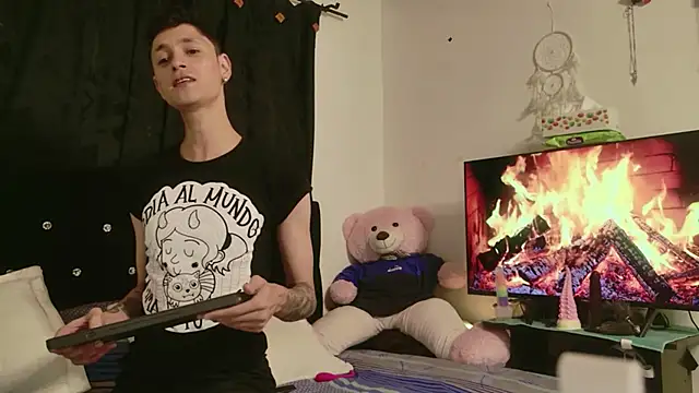 Tyler cat online show from October 4, 2025, 3:26 am