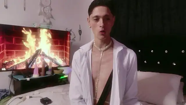 Tyler cat online show from November 8, 2025, 7:34 pm