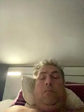 Snapshot of Sklavekay chatting on November 9, 2025, 8:45 am Sklavekay online show from November 9, 2025, 8:45 am