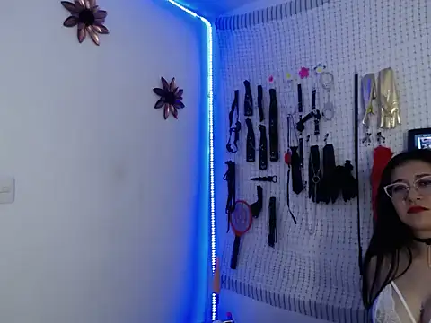 Snapshot of Aron_and_Queen_Annie chatting on December 3, 2025, 9:46 pm Aron and Queen Annie online show from December 3, 2025, 9:46 pm