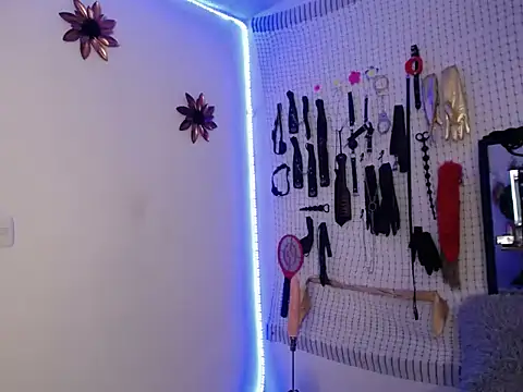 Snapshot of Aron_and_Queen_Annie chatting on December 5, 2025, 9:00 pm Aron and Queen Annie online show from December 5, 2025, 9:00 pm