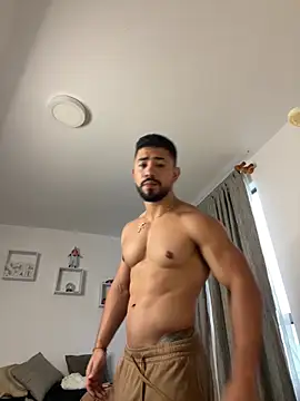 Ezzio Scolaro online show from March 4, 2026, 10:05 pm