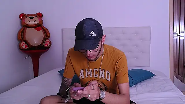 Snapshot of cock_fox chatting on October 8, 2025, 7:22 pm cock fox online show from October 8, 2025, 7:22 pm