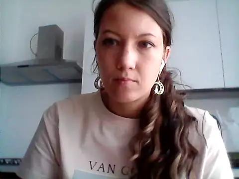 Snapshot of Karivane chatting on February 14, 2026, 3:42 pm Karivane online show from February 14, 2026, 3:42 pm