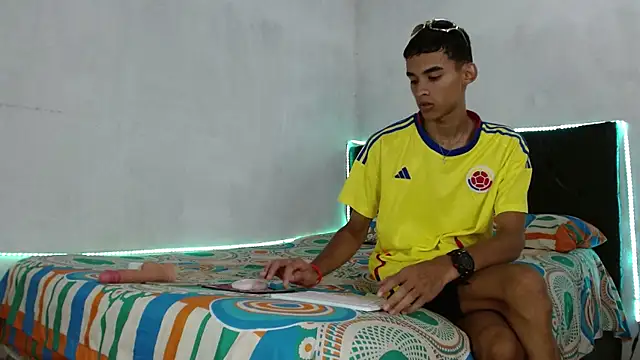 Snapshot of Paulosex12 chatting on October 15, 2025, 1:39 am Paulosex12 online show from October 15, 2025, 1:39 am