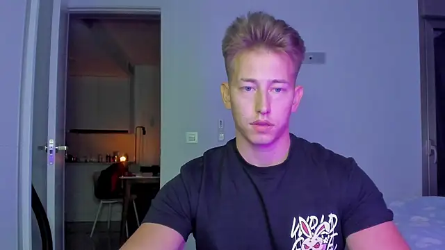 Snapshot of find0m_master chatting on December 19, 2025, 8:27 pm find0m master online show from December 19, 2025, 8:27 pm