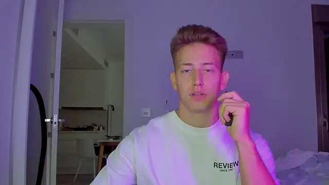 Snapshot of find0m_master chatting on December 21, 2025, 3:52 pm find0m master online show from December 21, 2025, 3:52 pm