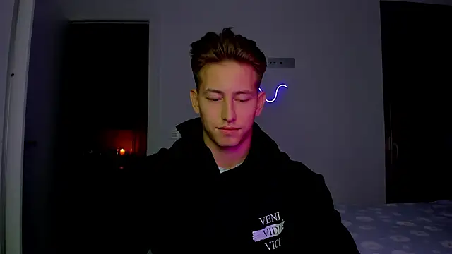 Snapshot of find0m_master chatting on January 6, 2026, 9:39 pm find0m master online show from January 6, 2026, 9:39 pm