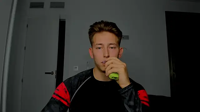 Snapshot of find0m_master chatting on January 12, 2026, 9:09 pm find0m master online show from January 12, 2026, 9:09 pm