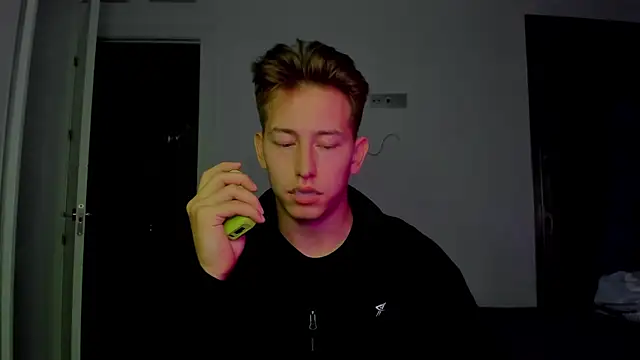 Snapshot of find0m_master chatting on January 13, 2026, 4:45 pm find0m master online show from January 13, 2026, 4:45 pm