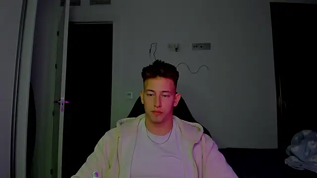 Snapshot of find0m_master chatting on February 2, 2026, 7:12 pm find0m master online show from February 2, 2026, 7:12 pm