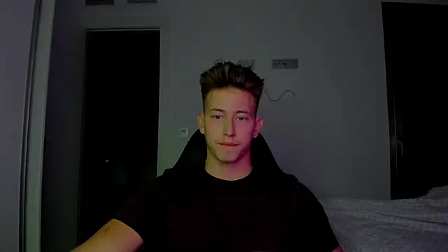 Snapshot of find0m_master chatting on February 14, 2026, 9:33 pm find0m master online show from February 14, 2026, 9:33 pm