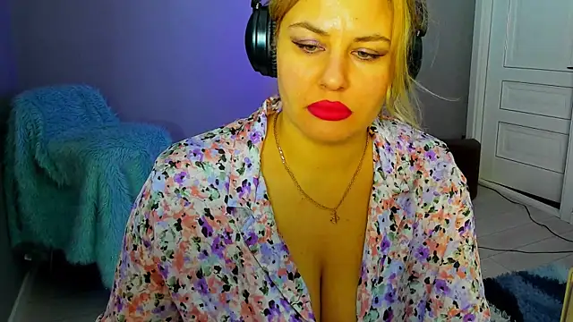 Passion-Blondy online show from February 6, 2026, 7:39 pm