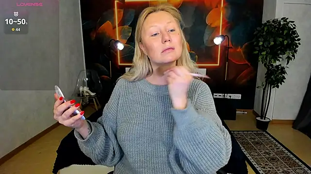 scent  of woman online show from February 5, 2026, 1:54 am