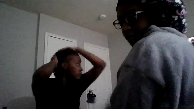 Snapshot of dezzidavill chatting on March 3, 2026, 8:15 pm dezzidavill online show from March 3, 2026, 8:15 pm