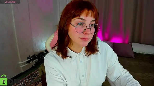 Snapshot of Rene_Shine chatting on November 17, 2025, 1:00 am Rene Shine online show from November 17, 2025, 1:00 am