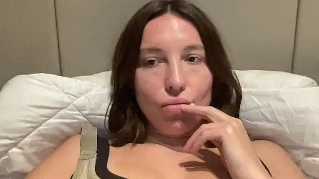 Snapshot of CArivora chatting on February 20, 2026, 7:58 pm CArivora online show from February 20, 2026, 7:58 pm