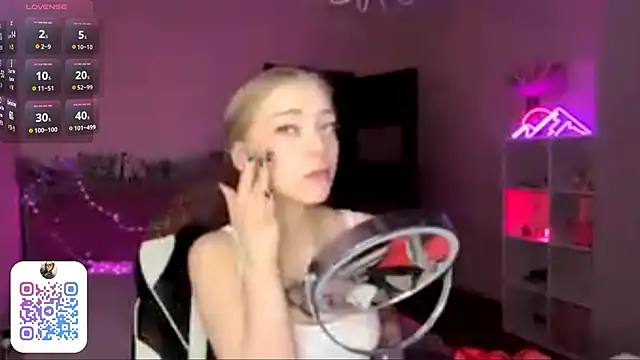 Snapshot of EvaPeace chatting on February 2, 2026, 7:12 pm EvaPeace online show from February 2, 2026, 7:12 pm