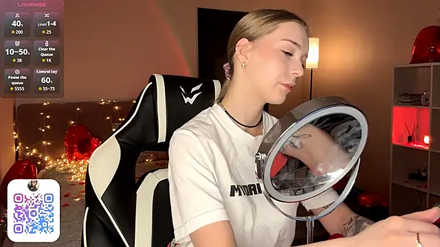 Snapshot of EvaPeace chatting on February 15, 2026, 8:05 pm EvaPeace online show from February 15, 2026, 8:05 pm