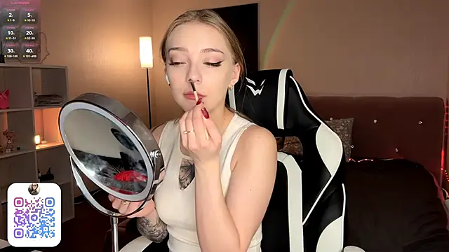 Snapshot of EvaPeace chatting on February 21, 2026, 8:21 pm EvaPeace online show from February 21, 2026, 8:21 pm