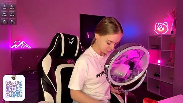 Snapshot of EvaPeace chatting on March 2, 2026, 8:26 pm EvaPeace online show from March 2, 2026, 8:26 pm