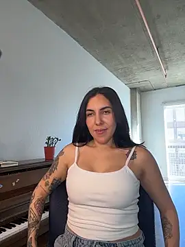 Lolathebaddie online show from February 4, 2026, 4:35 pm