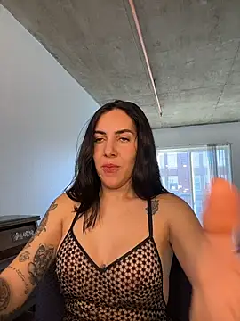 Lolathebaddie online show from February 5, 2026, 5:06 pm